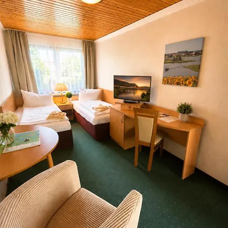 ゲストハウス Monteurzimmer Usedom 3*